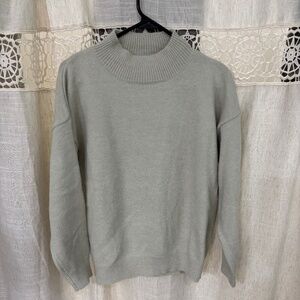 Woman’s Long Sleeve Mock Turtleneck Pullover Sweater Cream Size M